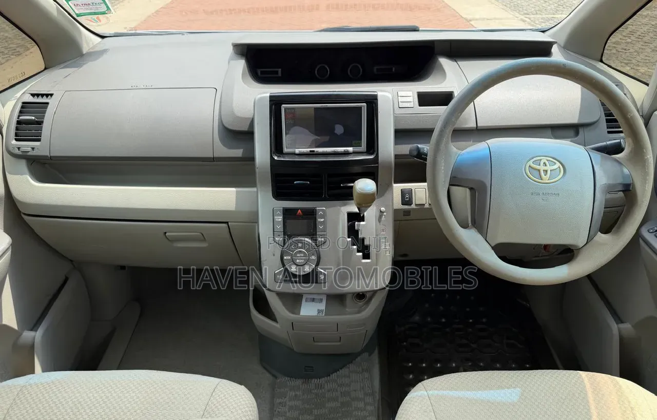 Toyota Noah 2009 Blue