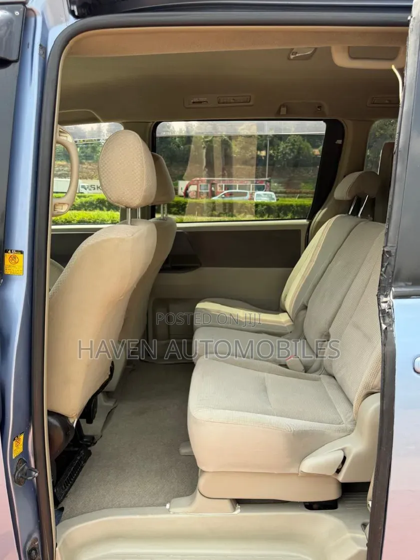 Toyota Noah 2009 Blue