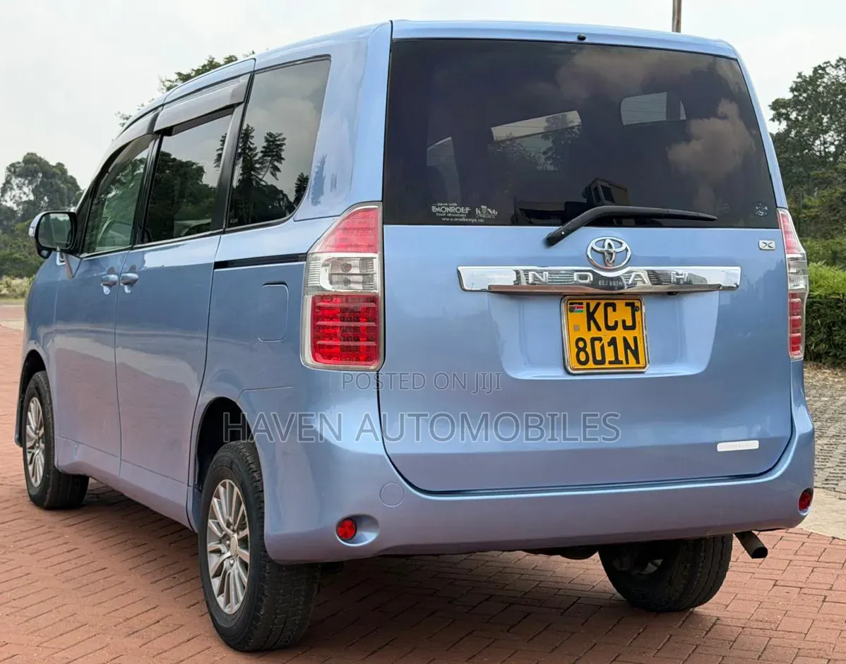 Toyota Noah 2009 Blue