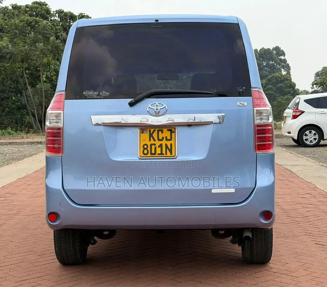 Toyota Noah 2009 Blue