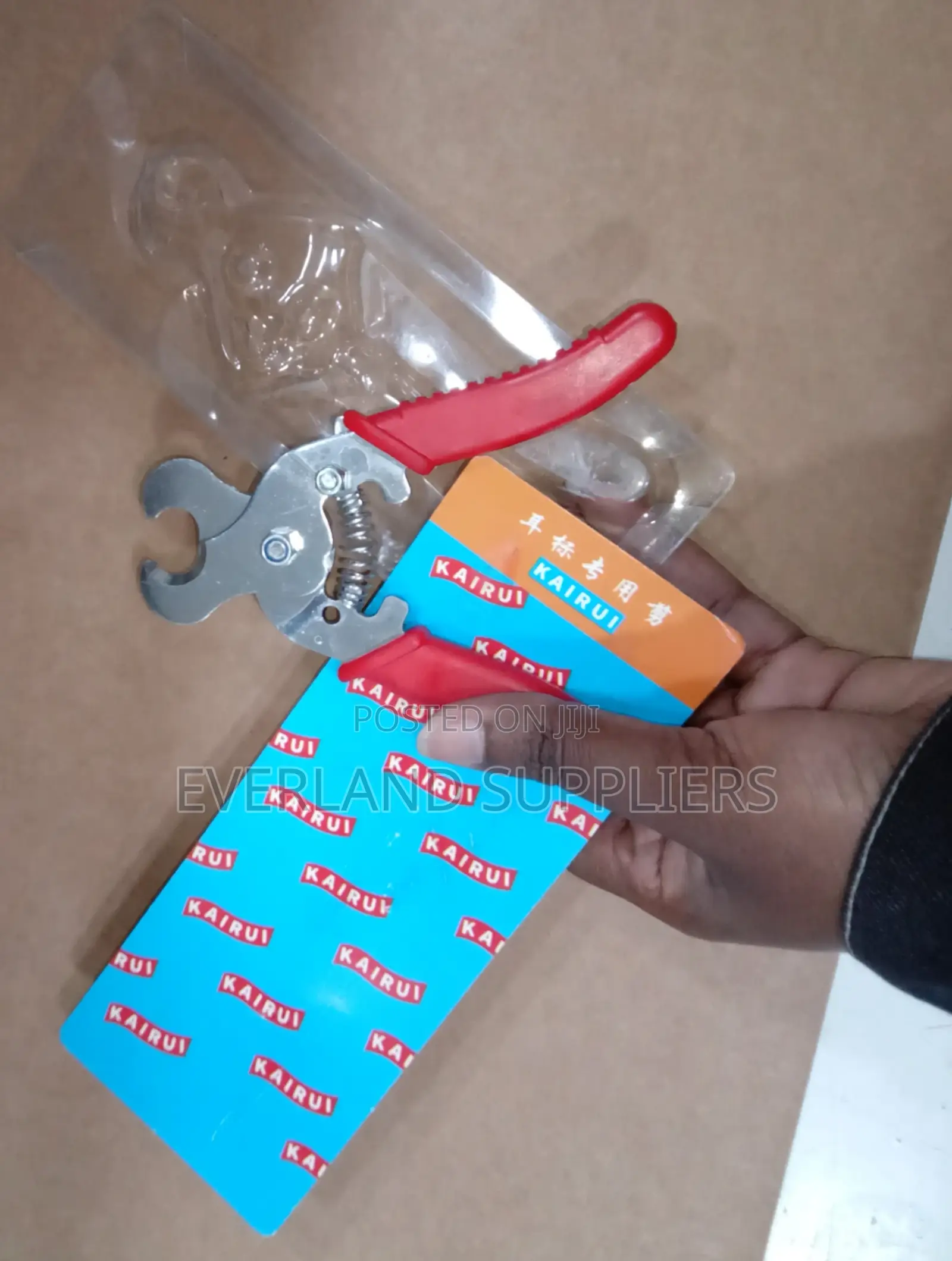 Tool for Cattle Ear Tag Removing