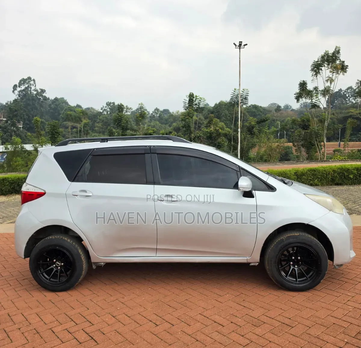 Toyota Ractis 2013 Silver