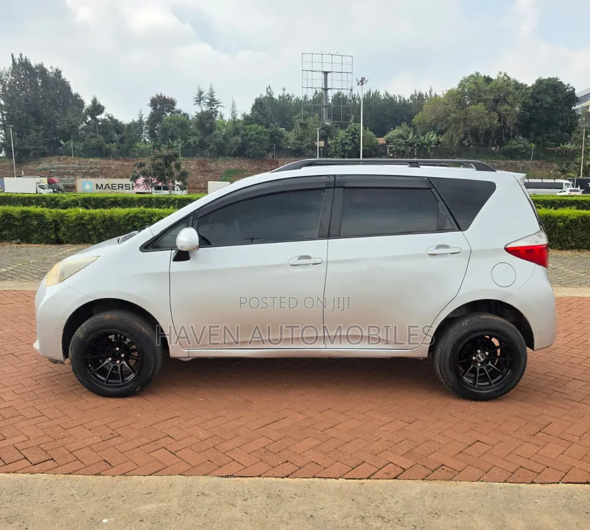 Toyota Ractis 2013 Silver