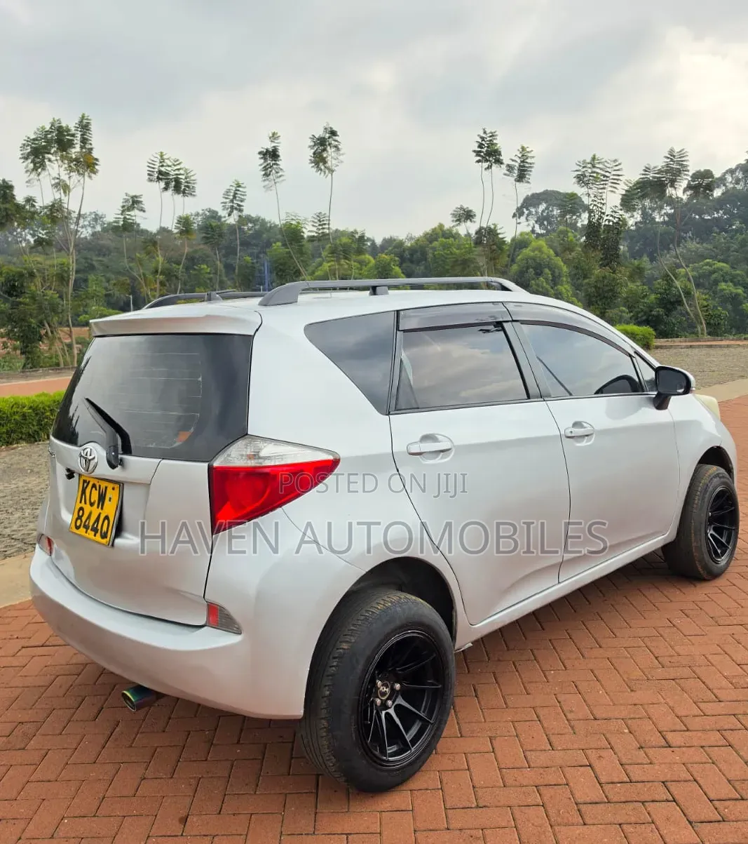 Toyota Ractis 2013 Silver