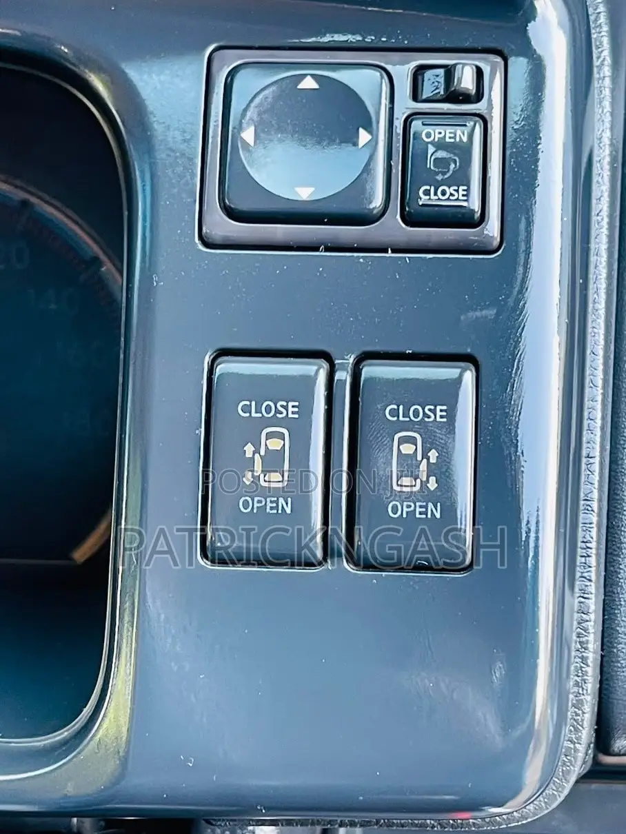 Nissan Serena 2009 Silver