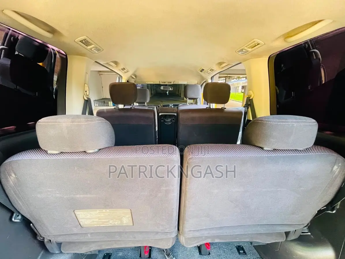 Nissan Serena 2009 Silver