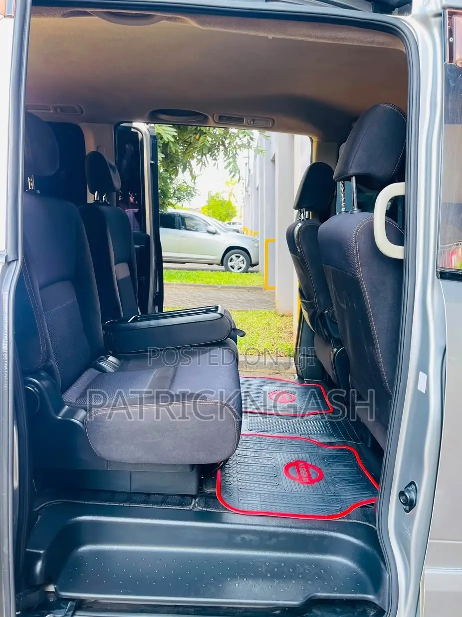 Nissan Serena 2009 Silver