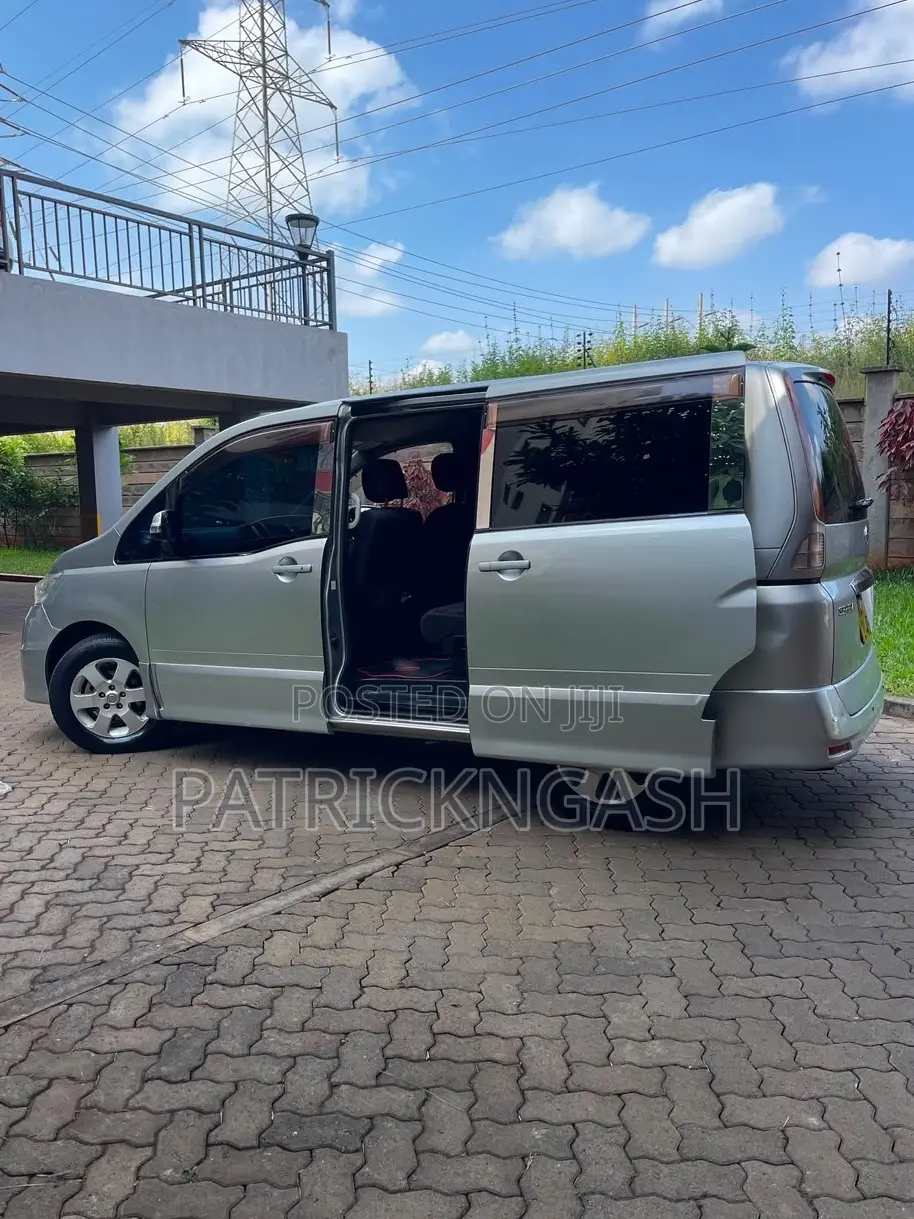 Nissan Serena 2009 Silver