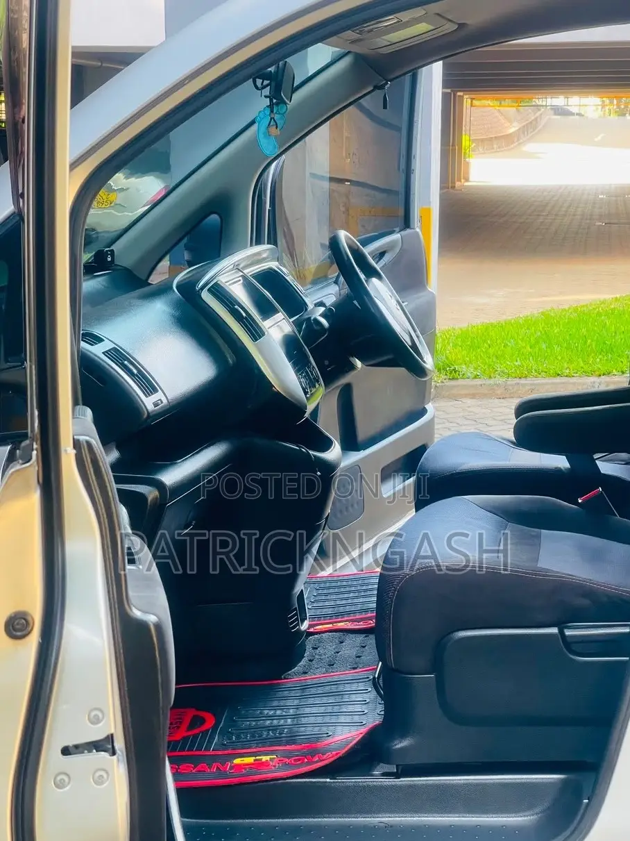 Nissan Serena 2009 Silver