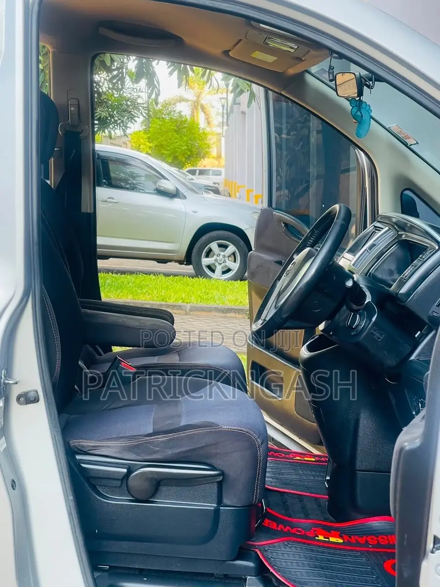 Nissan Serena 2009 Silver