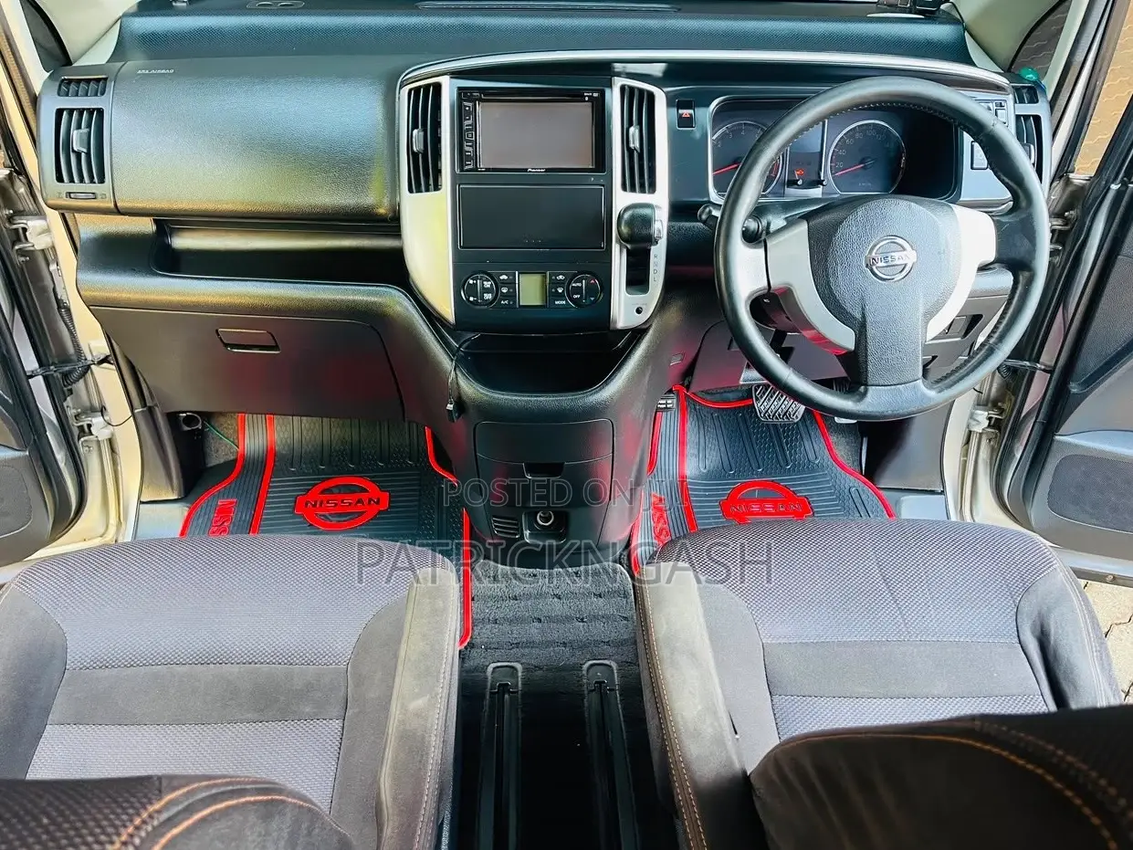 Nissan Serena 2009 Silver
