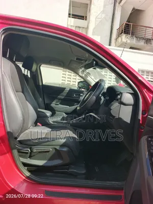 Honda Vezel 2021 Maroon
