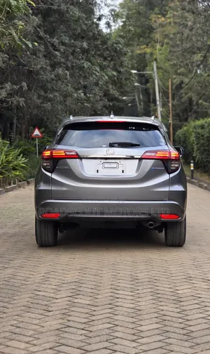 Honda Vezel 2019 Silver