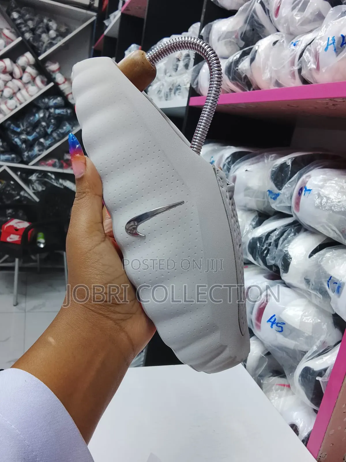 Nike Mind 001 LT Smoke Grey Chrome
Slides
