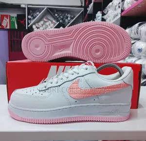 Nike Airforce 1 "Valentine's"
Sneakers