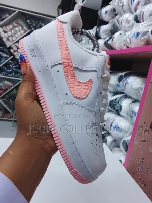 Nike Airforce 1 "Valentine's"
Sneakers