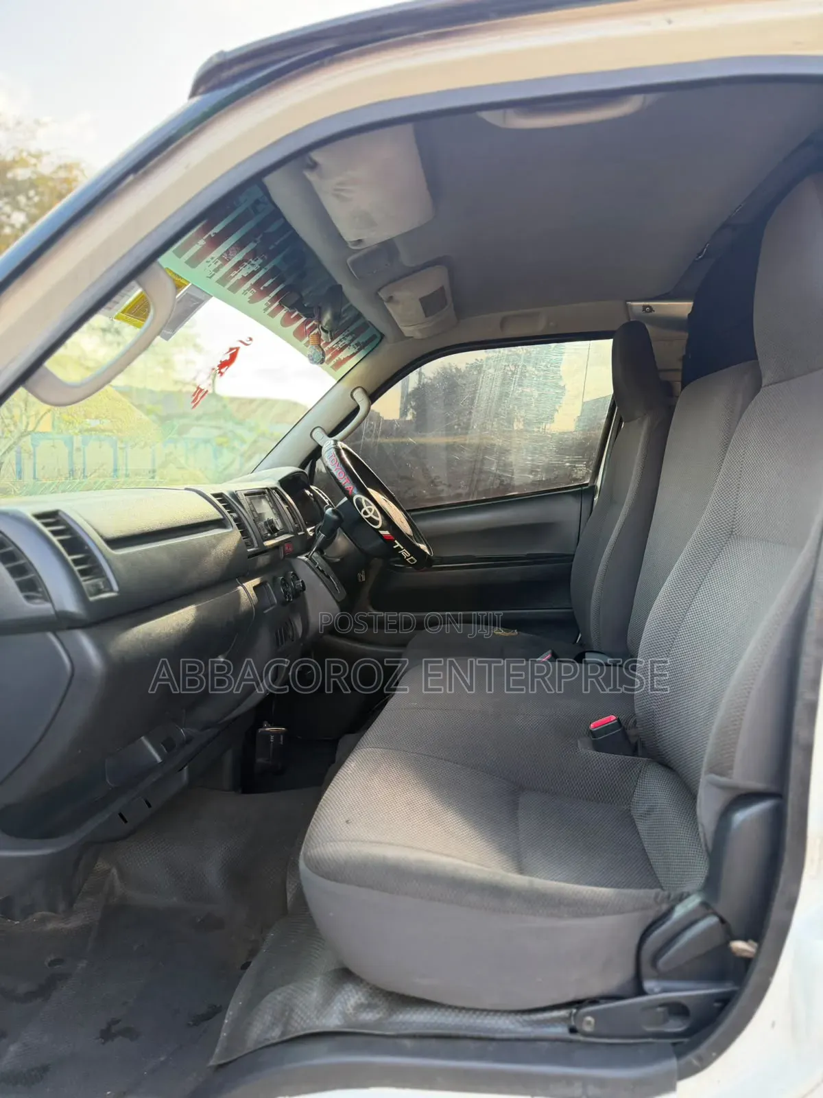 Toyota HiAce 2015 White