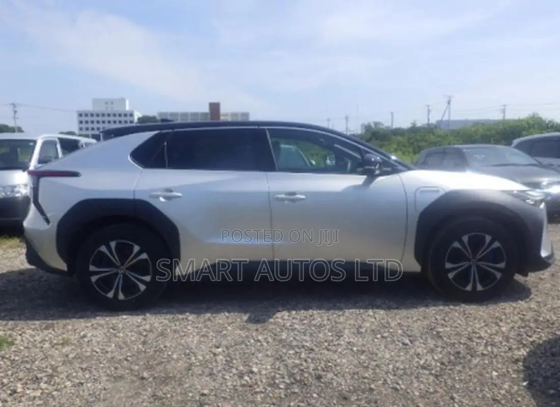 Toyota bZ4X 71.4 kWh FWD 2022 Silver