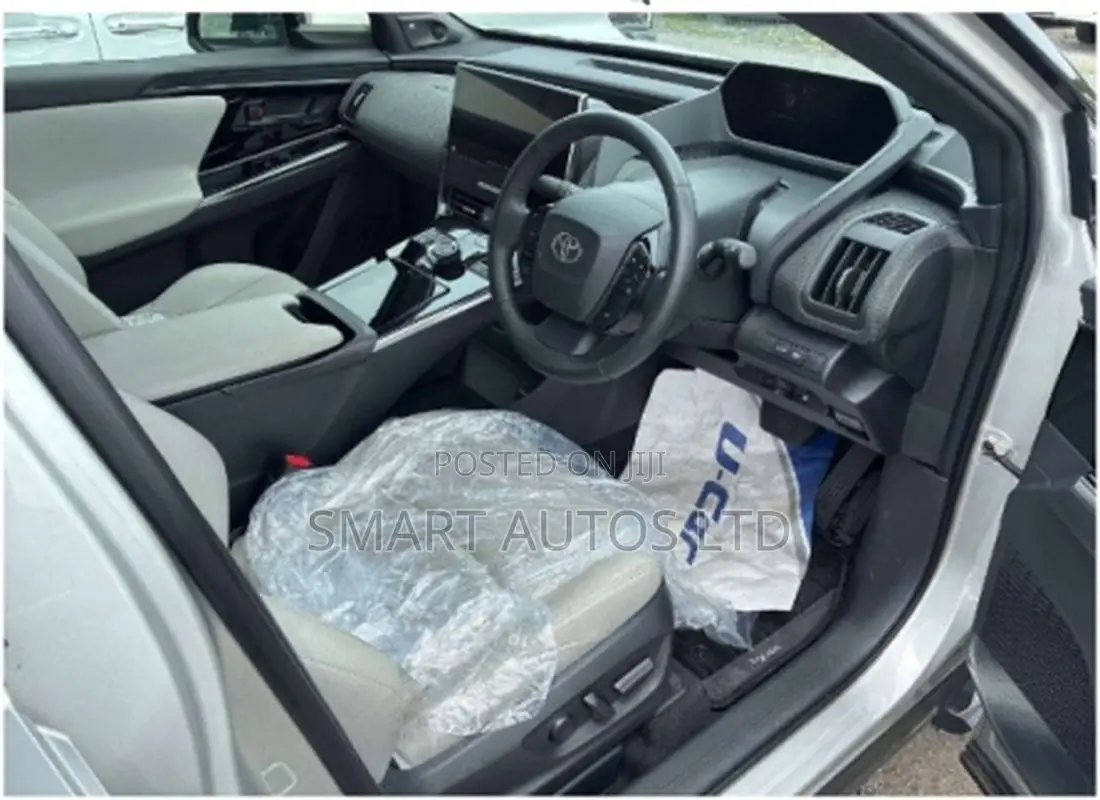 Toyota bZ4X 71.4 kWh FWD 2022 Silver