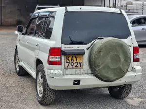 Mitsubishi Pajero IO 2000 White