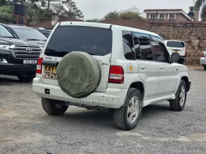 Mitsubishi Pajero IO 2000 White