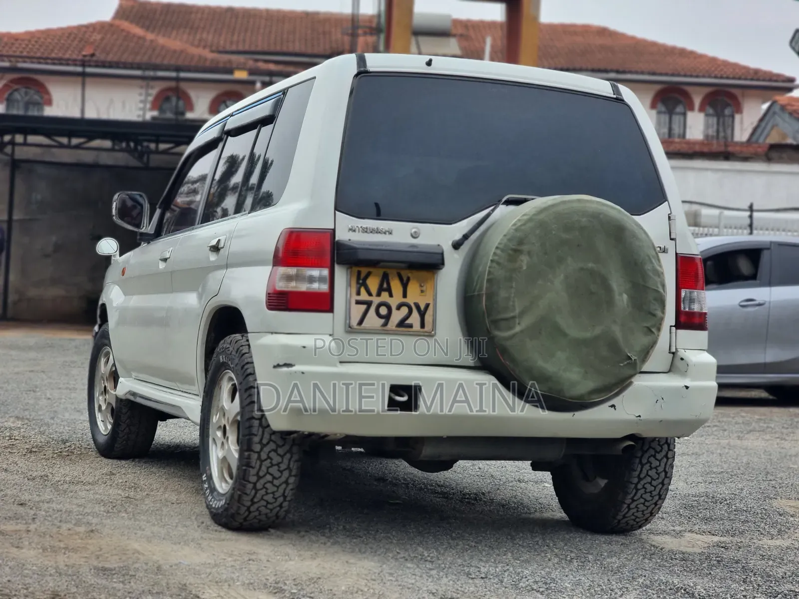 Mitsubishi Pajero IO 2000 White