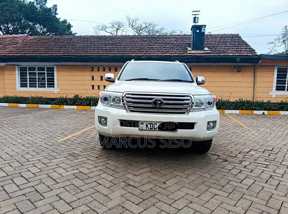 Toyota Land Cruiser 4.6 V8 ZX 2014 White