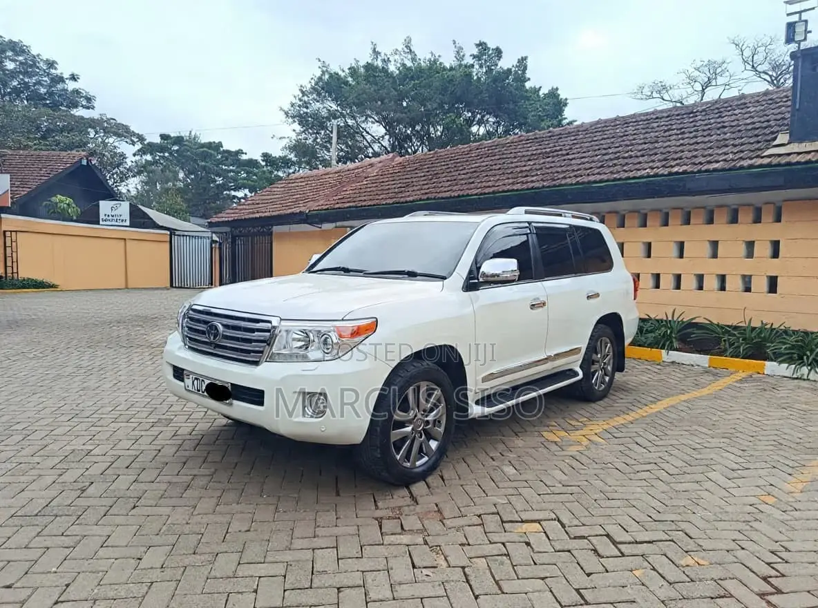 Toyota Land Cruiser 4.6 V8 ZX 2014 White