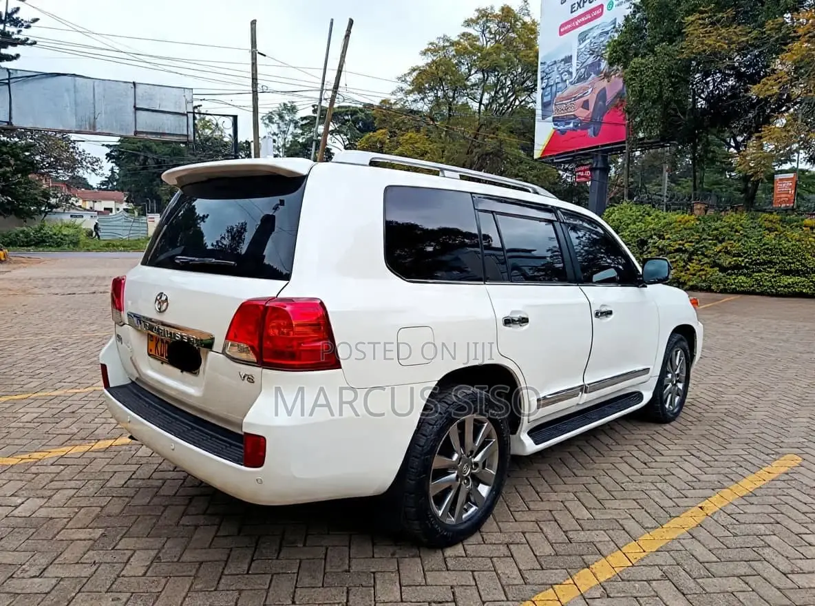 Toyota Land Cruiser 4.6 V8 ZX 2014 White