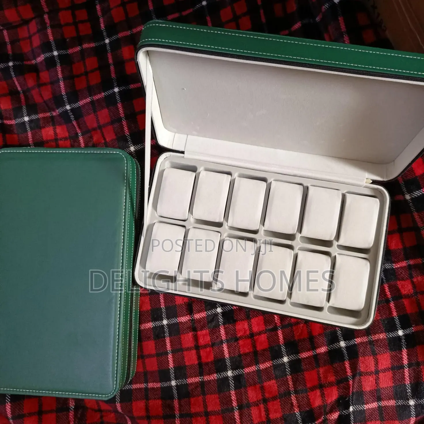 12 Slots Watch Organizer/Storage Box_re