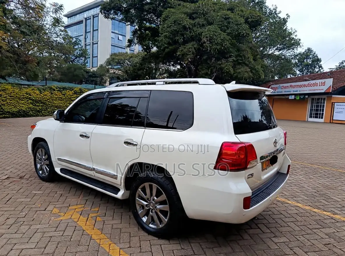 Toyota Land Cruiser 4.6 V8 ZX 2014 White