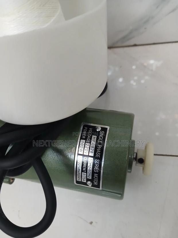 Sewing Machine Small Scale - thumbnail 2