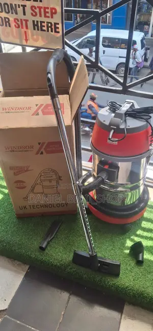 Uk Technology Windsor 30ltrs Wet and Dry Vacuum Cleaner
