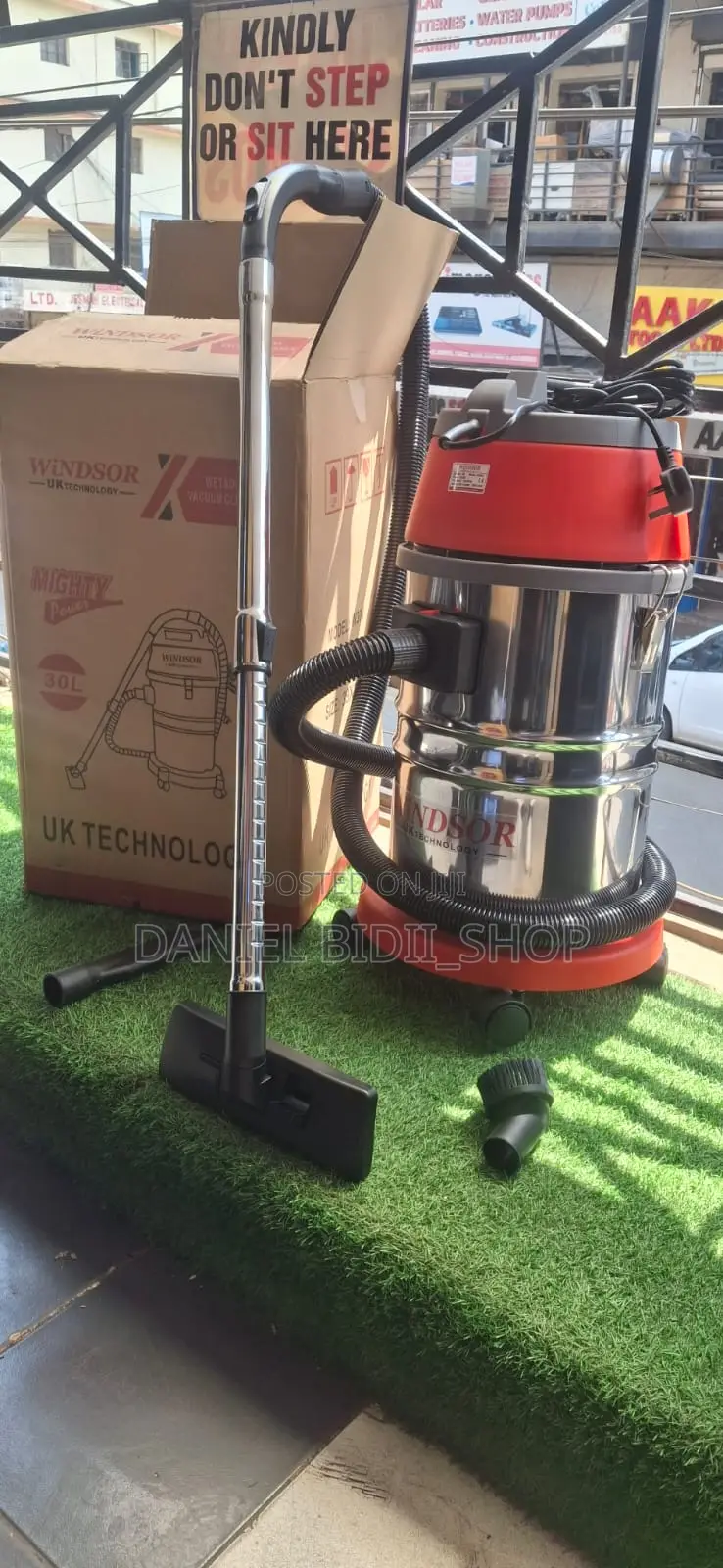 Uk Technology Windsor 30ltrs Wet and Dry Vacuum Cleaner