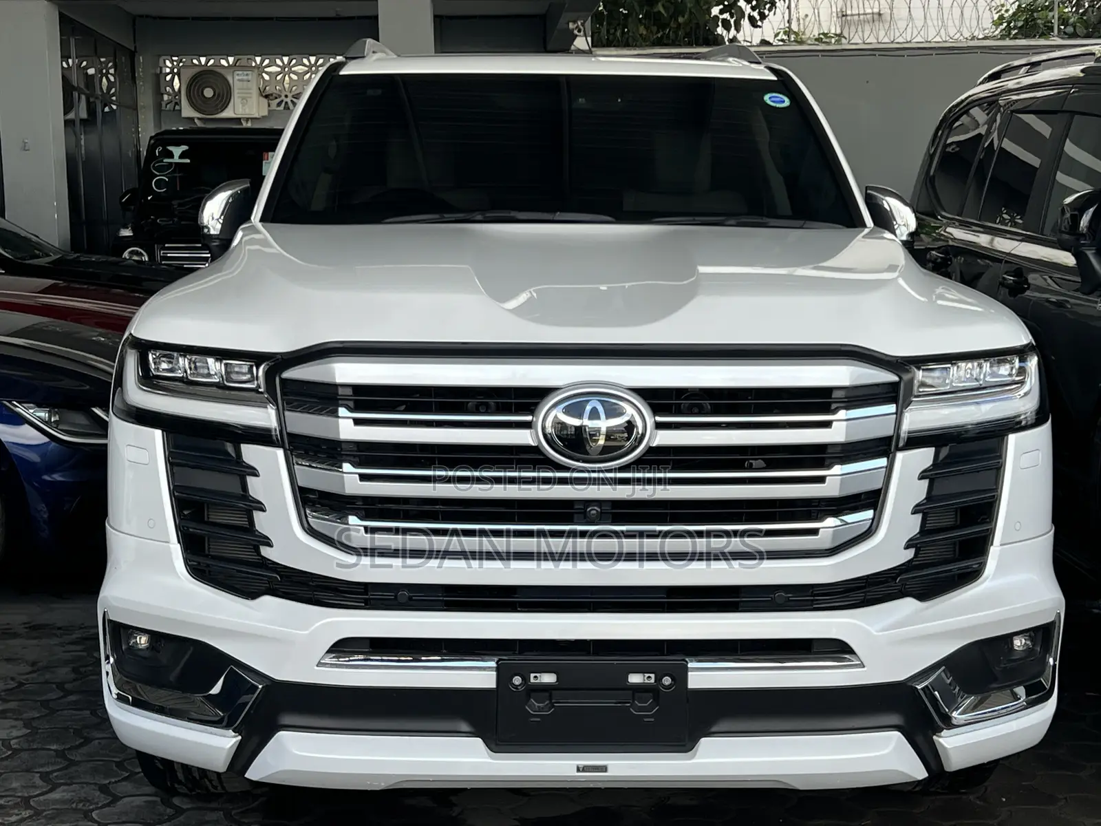 Toyota Land Cruiser LC300 2023 White