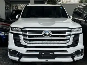 Toyota Land Cruiser LC300 2023 White