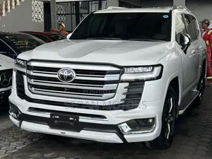 Toyota Land Cruiser LC300 2023 White