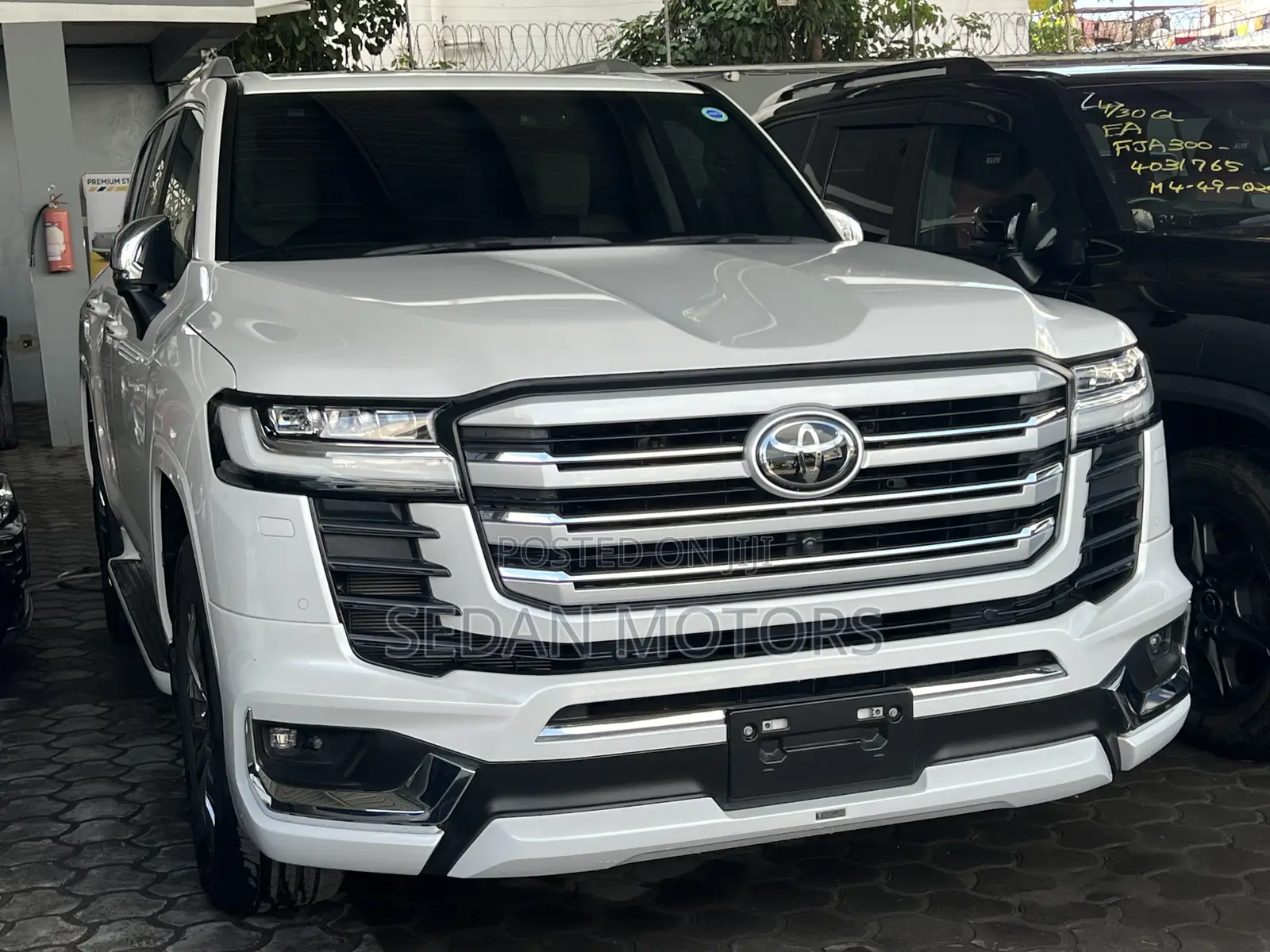 Toyota Land Cruiser LC300 2023 White