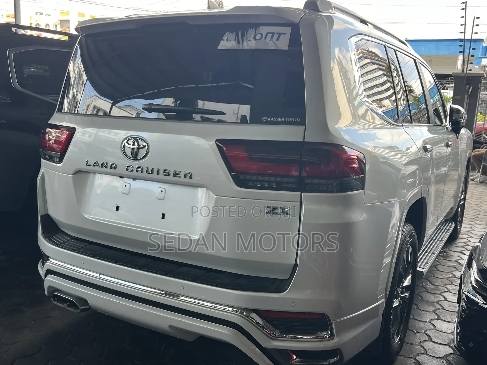 Toyota Land Cruiser LC300 2023 White