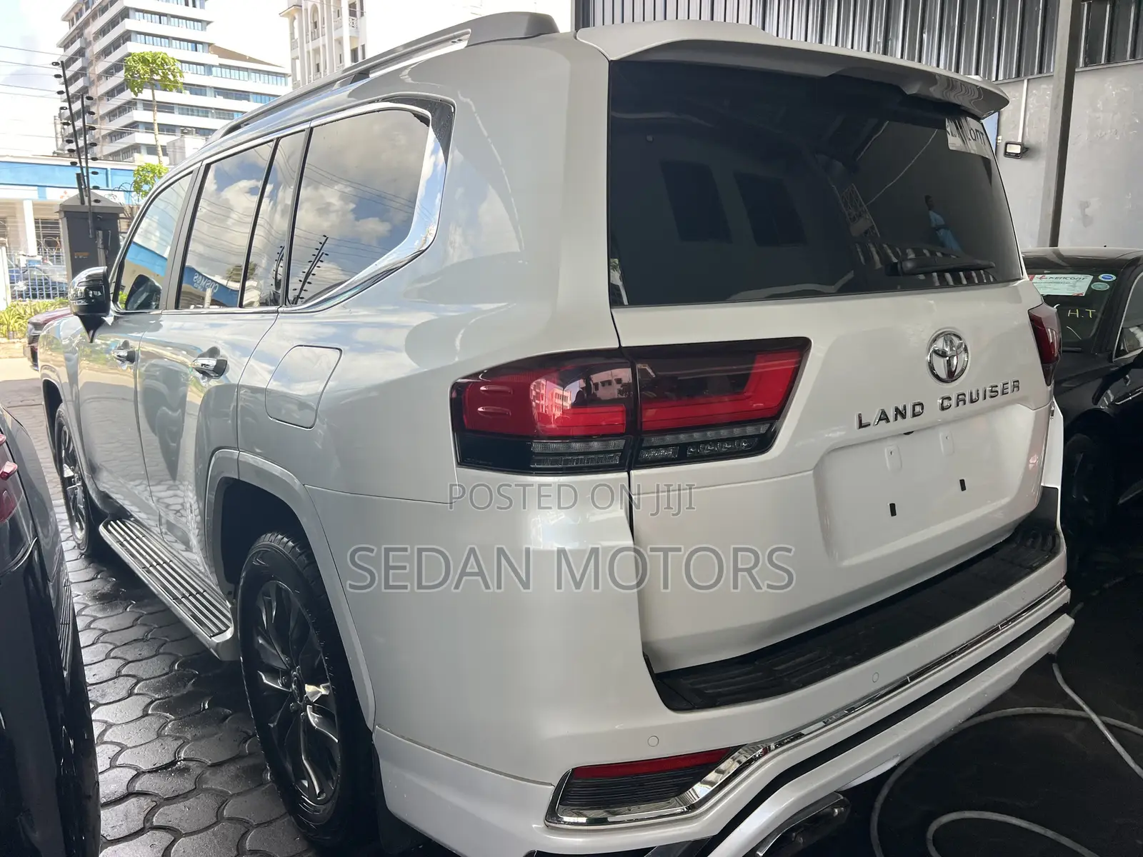 Toyota Land Cruiser LC300 2023 White
