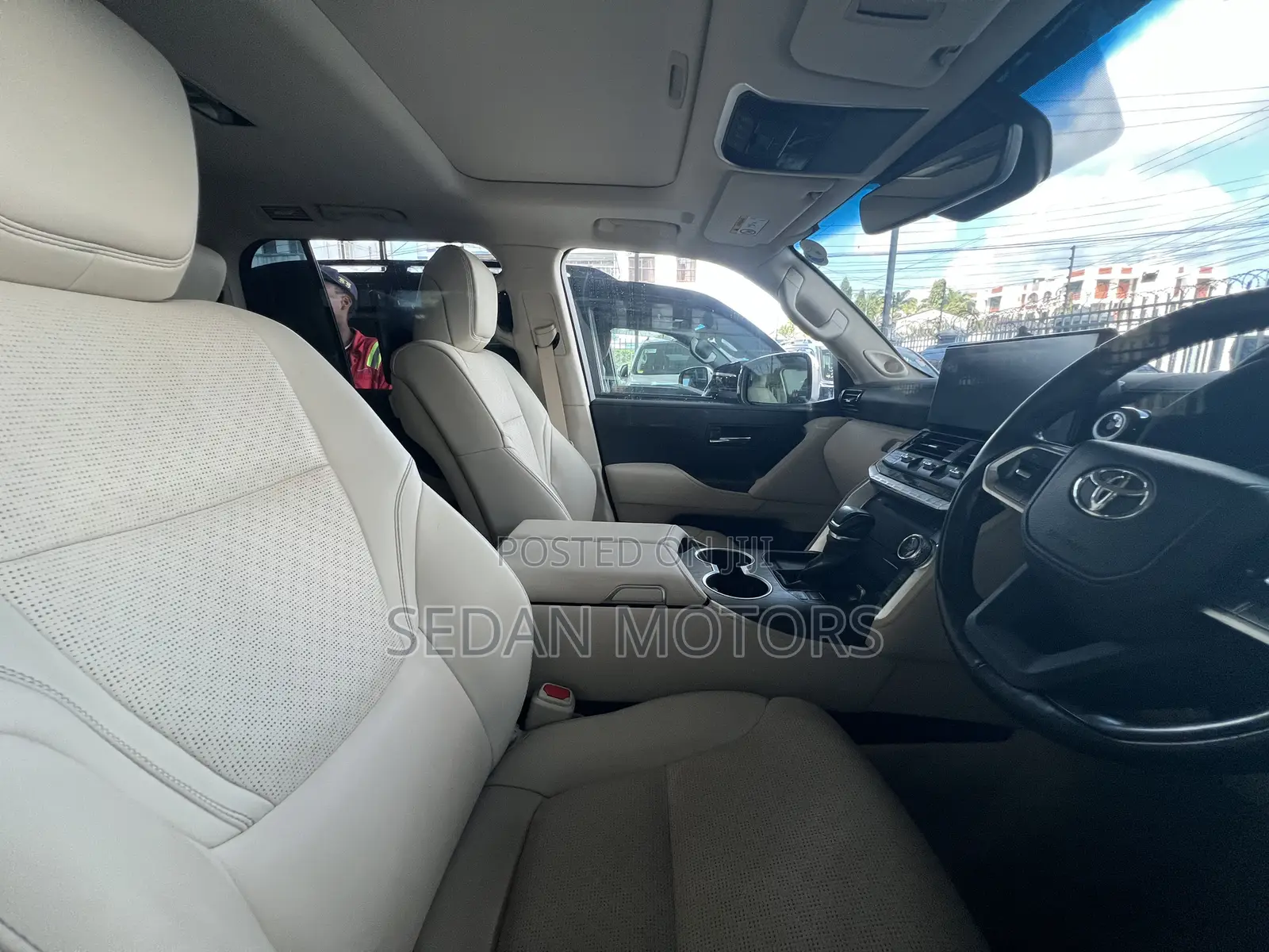 Toyota Land Cruiser LC300 2023 White
