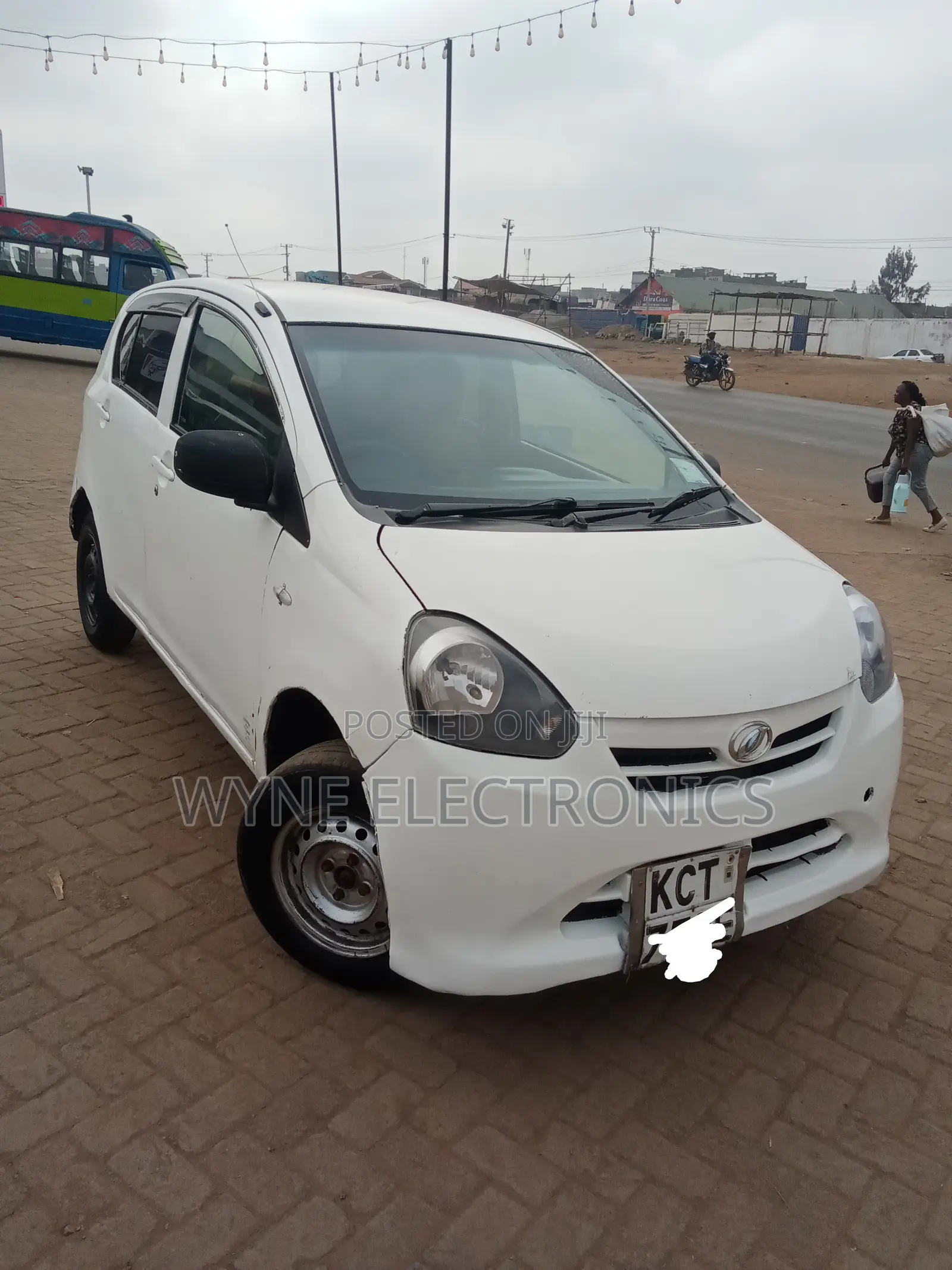 Daihatsu Mira 2011 White