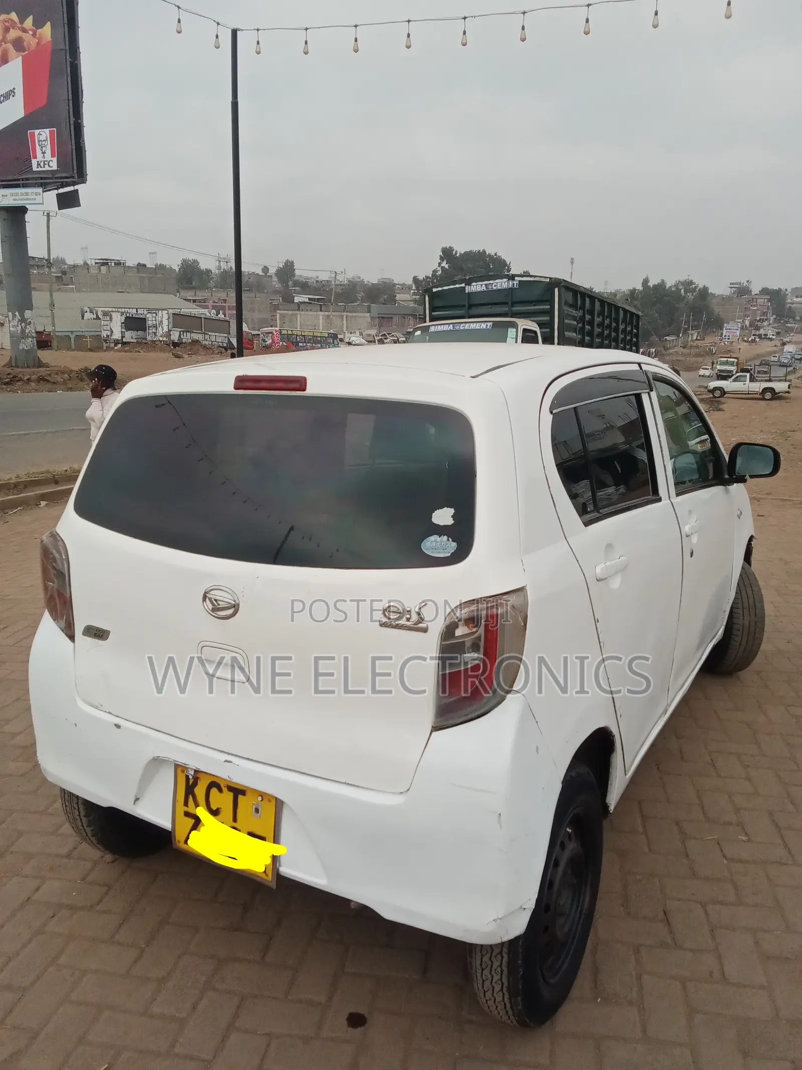 Daihatsu Mira 2011 White