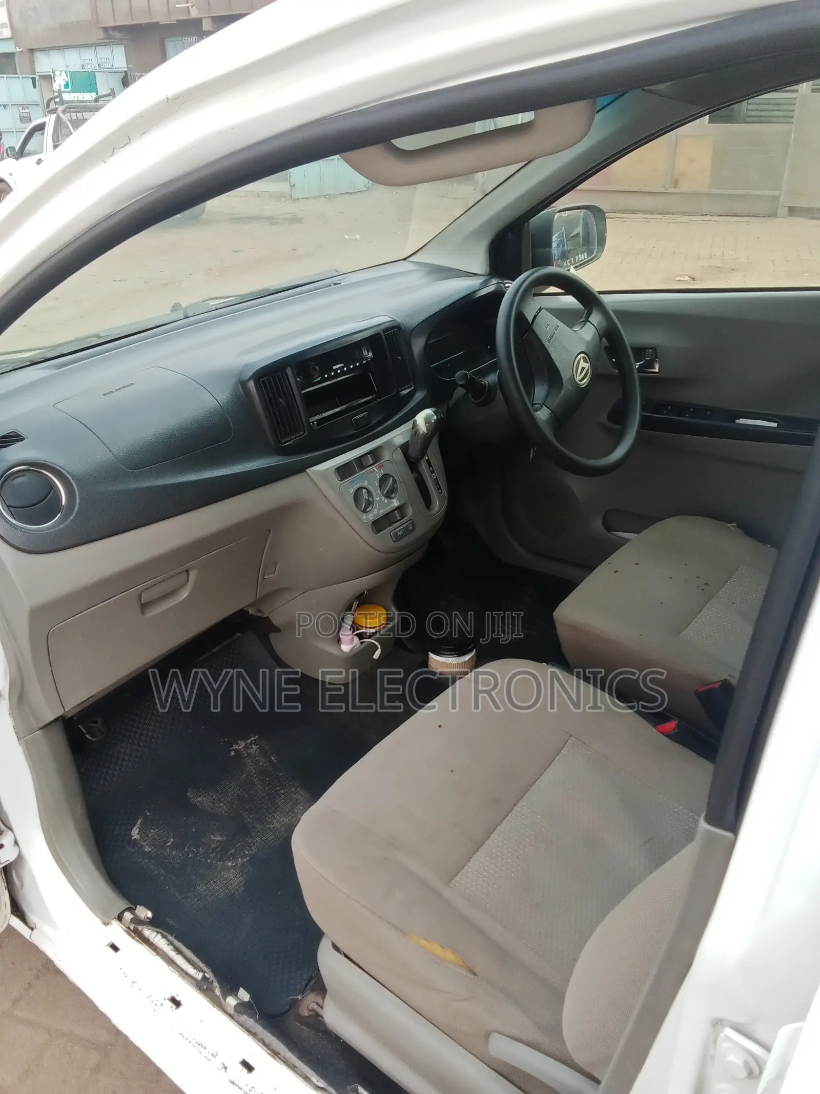 Daihatsu Mira 2011 White