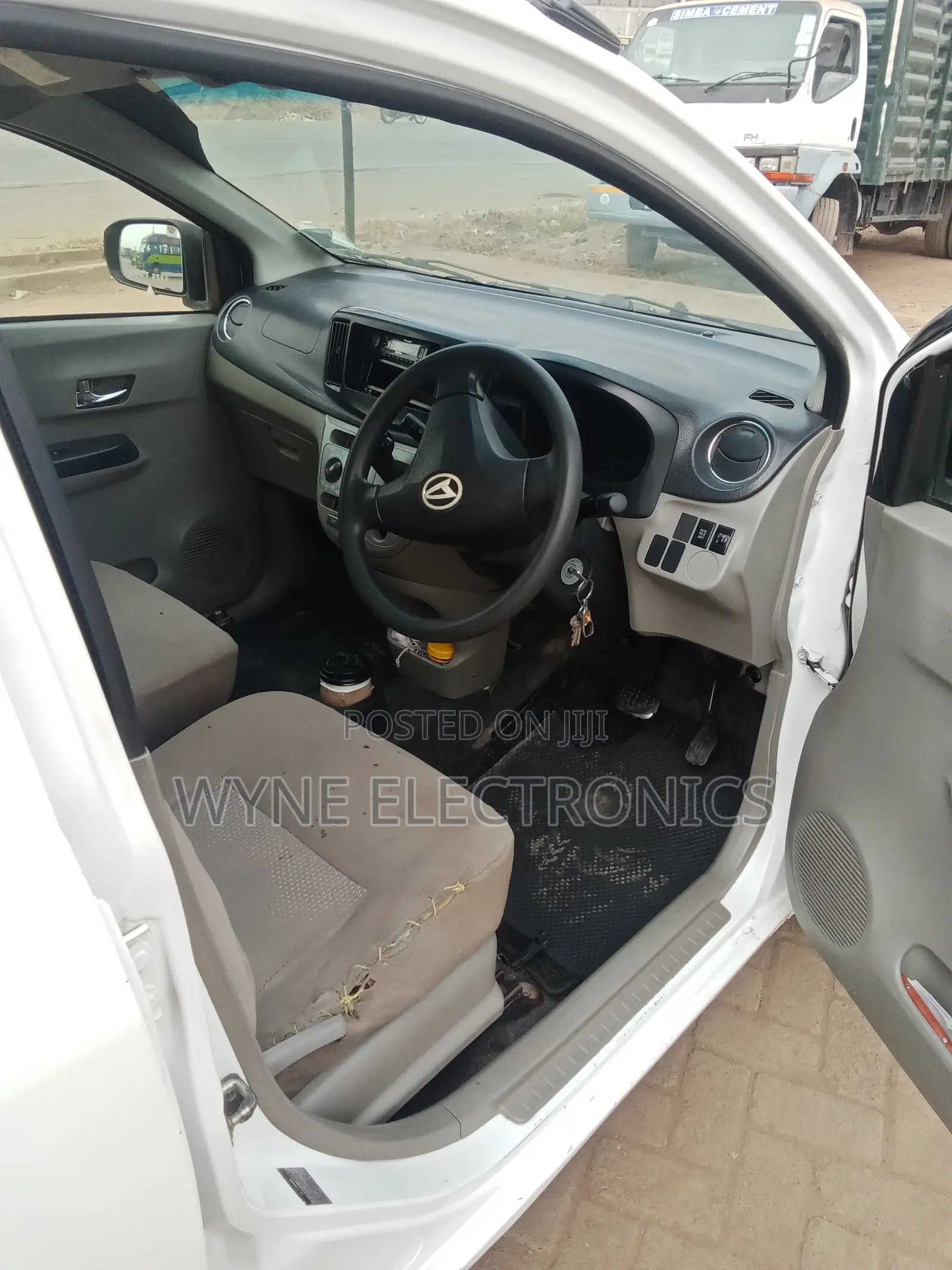 Daihatsu Mira 2011 White