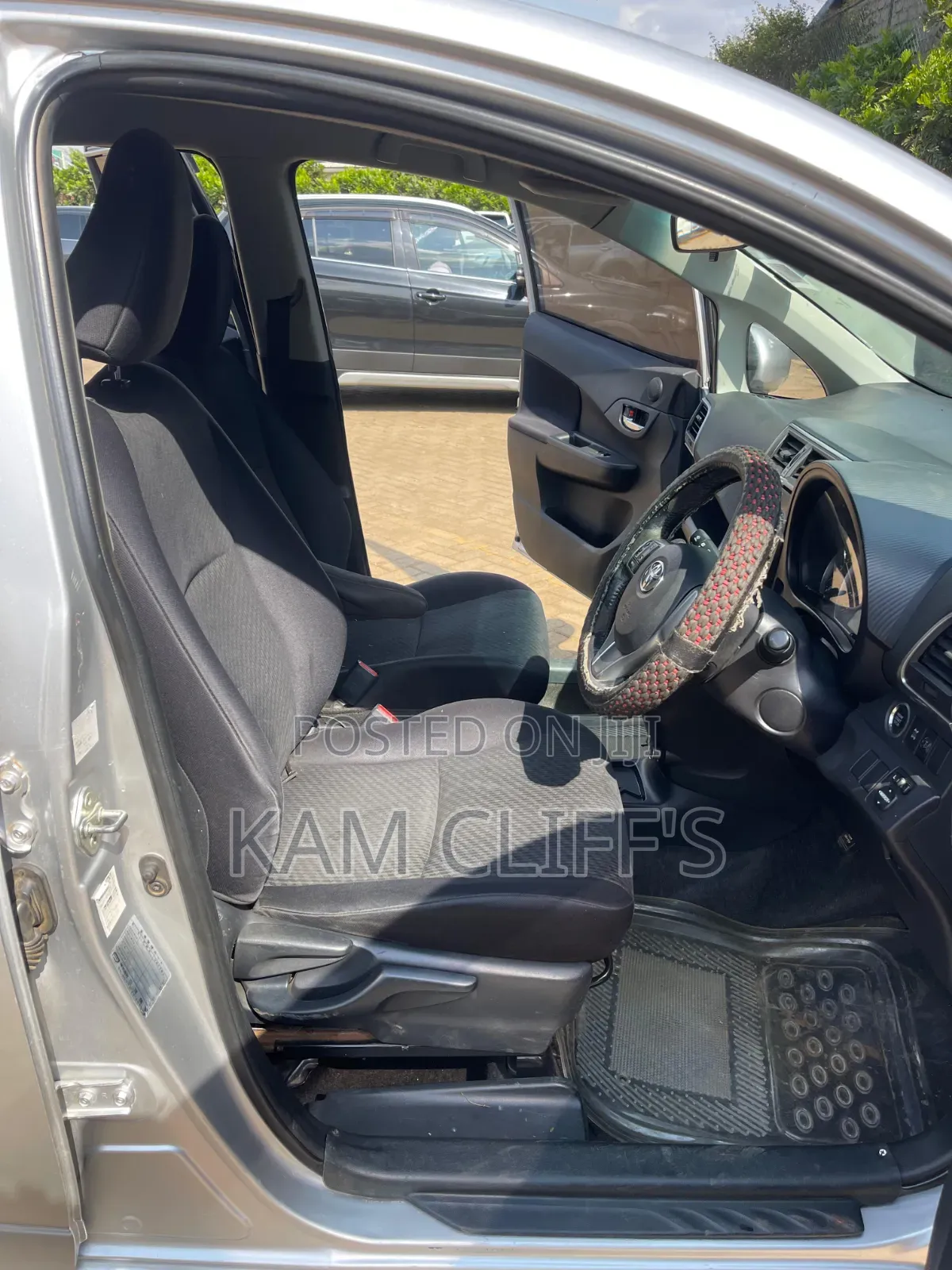 Toyota Ractis 2011 Silver