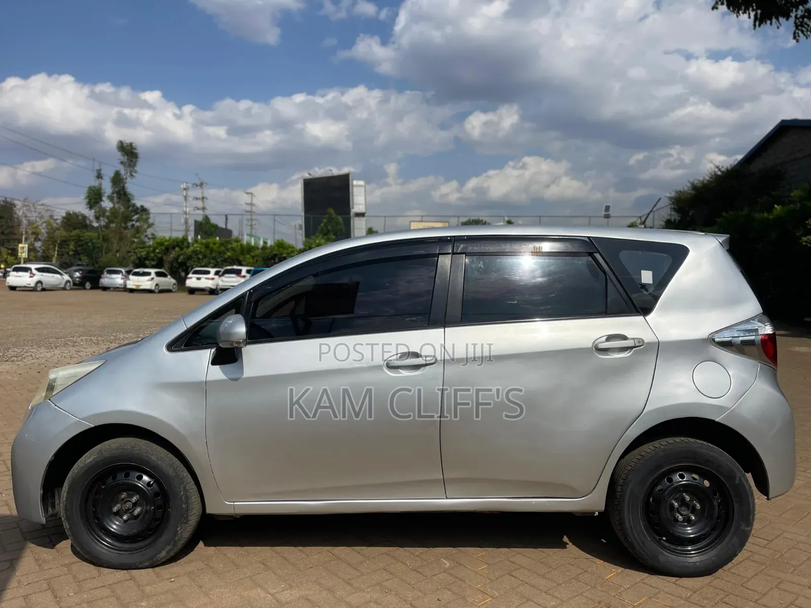 Toyota Ractis 2011 Silver