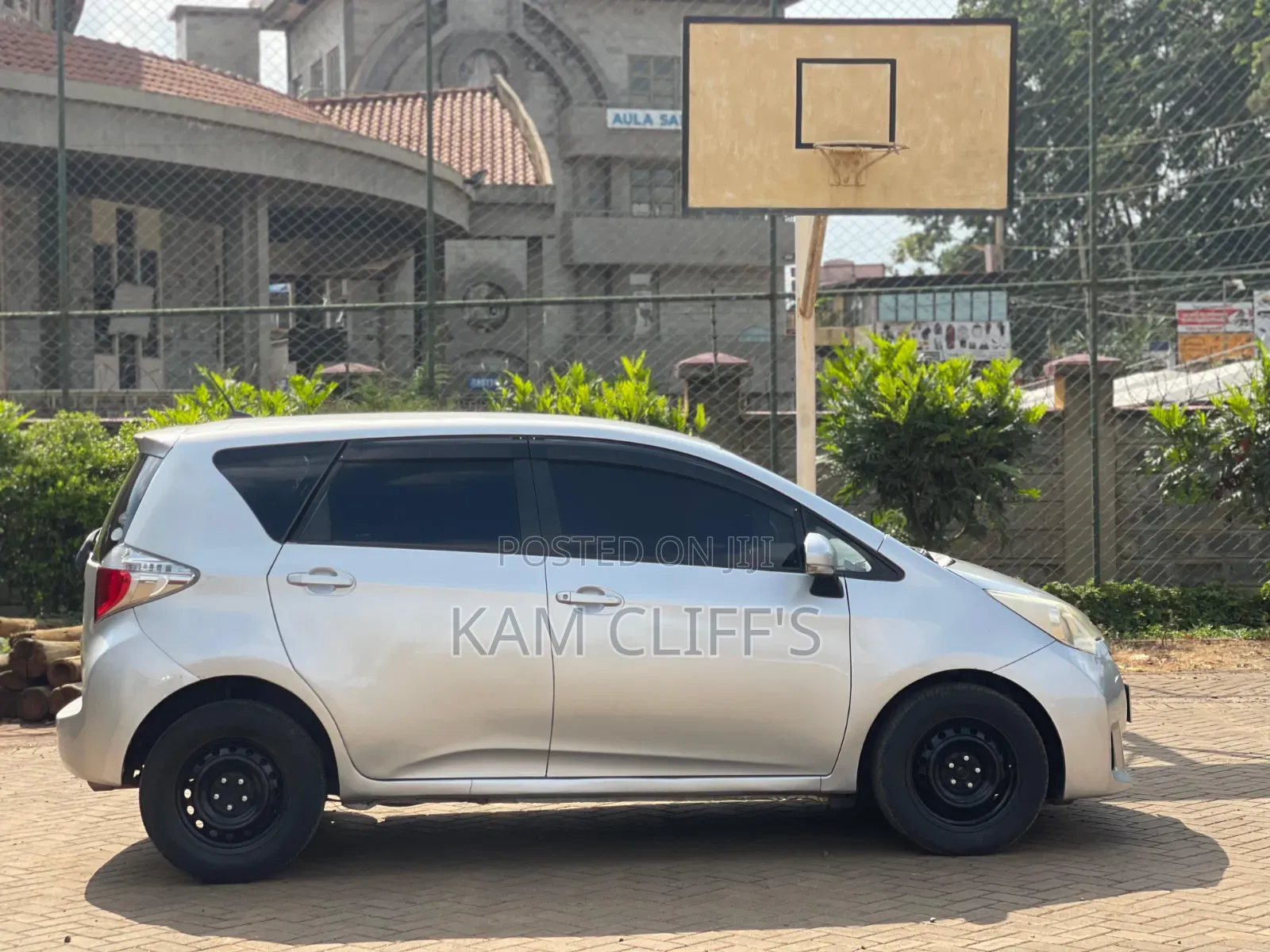 Toyota Ractis 2011 Silver