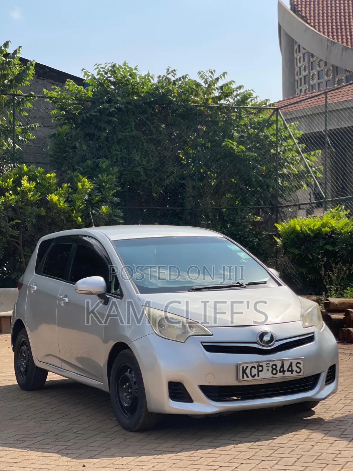 Toyota Ractis 2011 Silver