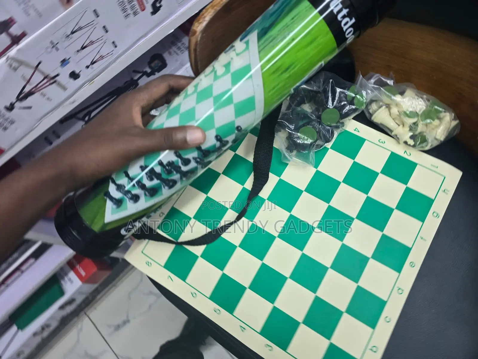 Tournament Chess Set With Roll-Up Vinyl Board Pieces